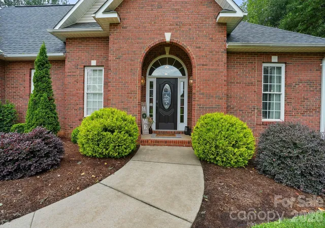Photo 2 of Single family home for sale at 2925 24th Street Dr NE, Hickory, NC 28601 | MLS# 4423631 | Listing updated on 2026-09-13