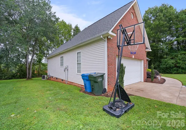 Photo 4 of Single family home for sale at 2925 24th Street Dr NE, Hickory, NC 28601 | MLS# 4423631 | Listing updated on 2026-09-13