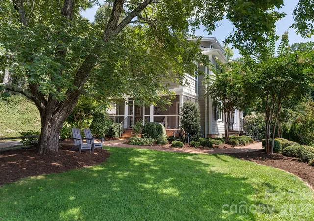 Photo 3 of Single family home for sale at 35 Elias Pl, Asheville, NC 28804 | MLS# 4423637 | Listing updated on 2026-10-03