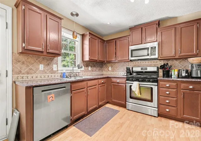 Photo 3 of Single family home for sale at 983 Farmington Ct, Concord, NC 28025 | MLS# 4423644 | Listing updated on 2026-09-18