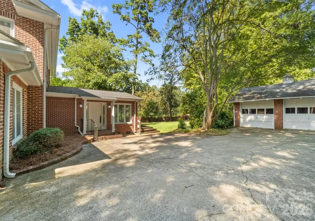 Photo 2 of Single family home for sale at 413 S Elm St, Marshville, NC 28103 | MLS# 4423645 | Listing updated on 2026-09-12