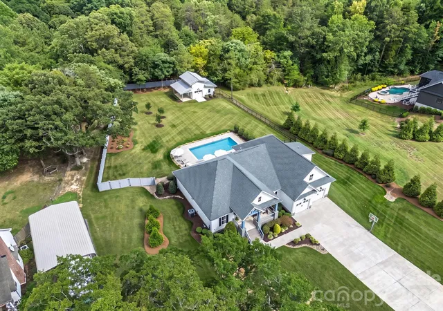 Photo 3 of Sale Pending at 510 Huffstetler Rd, Gastonia, NC 28056 | MLS# 4423649 | Listing updated on 2026-09-24