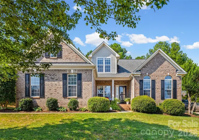 Photo 1 of Single family home for sale at 306 Drake Park Ave, Fort Mill, SC 29708 | MLS# 4423650 | Listing updated on 2026-09-26