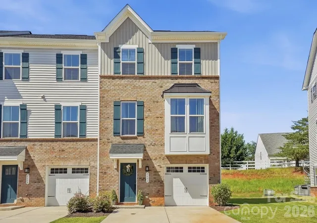 Photo 2 of Townhouse for sale at 2606 Grantham Pl Dr, Fort Mill, SC 29715 | MLS# 4423655 | Listing updated on 2026-10-17