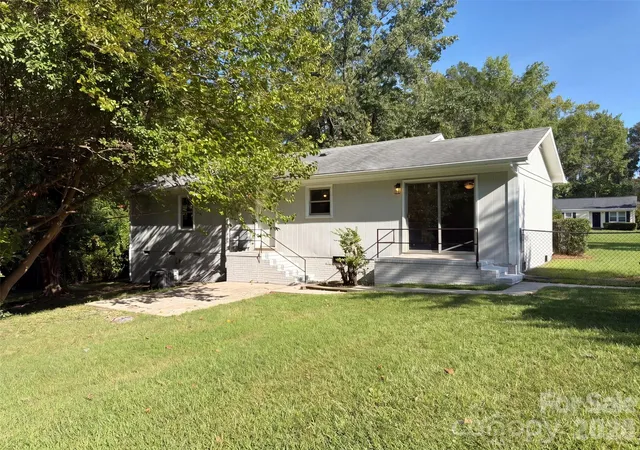 Photo 4 of Sale Pending at 6531 Rosecran Dr, Charlotte, NC 28215 | MLS# 4423660 | Listing updated on 2026-10-20