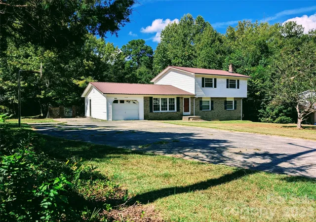 Photo 2 of Single family home for sale at 164 Blackmon Cir, Kershaw, SC 29067 | MLS# 4423665 | Listing updated on 2026-10-16