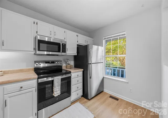 Photo 4 of Townhouse for sale at 8112 Cir Tree Ln, Charlotte, NC 28277 | MLS# 4423668 | Listing updated on 2026-09-13