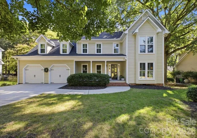 Single family home for sale at 10141 Hanover Glen Rd, Charlotte, NC 28210 | MLS# 4423677