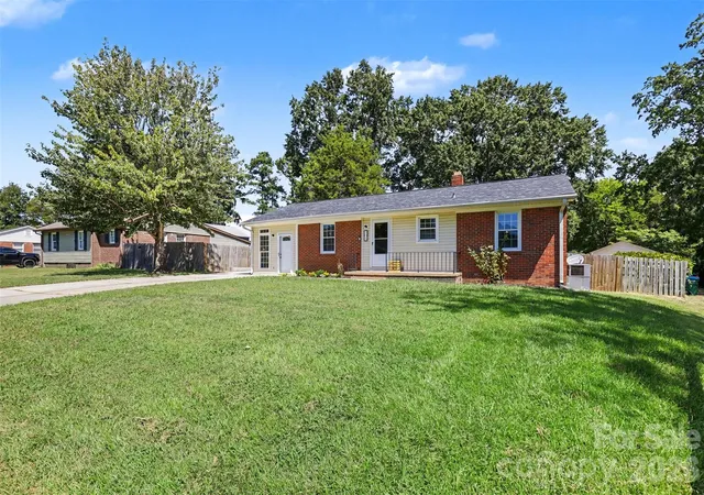 Photo 3 of Single family home for sale at 105 Marine Dr, Pineville, NC 28134 | MLS# 4423680 | Listing updated on 2026-09-13