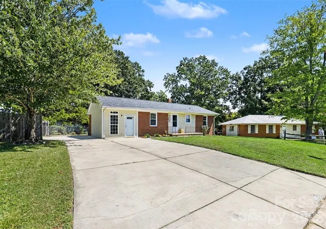 Photo 3 of Single family home for sale at 105 Marine Dr, Pineville, NC 28134 | MLS# 4423680 | Listing updated on 2026-09-13