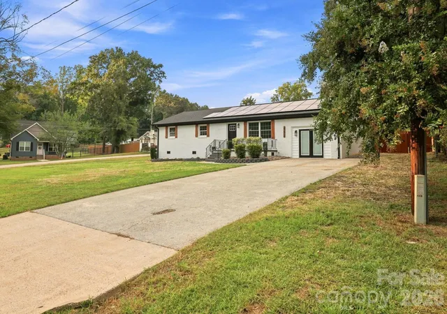 Photo 2 of Single family home for sale at 452 Mirror Lake Rd, Salisbury, NC 28146 | MLS# 4423689 | Listing updated on 2026-09-12