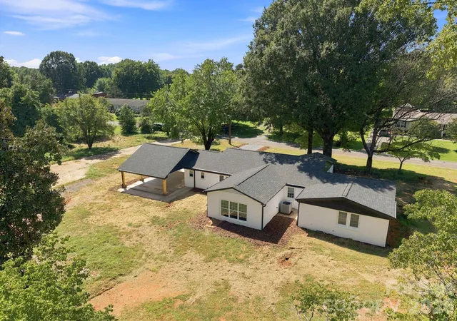 Photo 3 of Single family home for sale at 255 Lyerly Dr, Salisbury, NC 28146 | MLS# 4423692 | Listing updated on 2026-09-16
