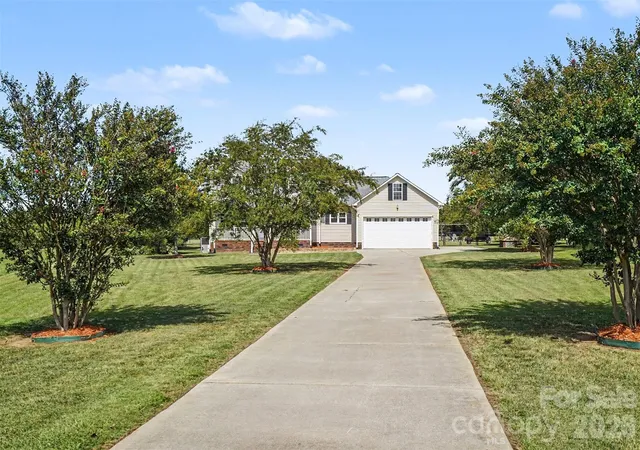 Photo 3 of Single family home for sale at 520 White Dove Ct, Rock Hill, SC 29730 | MLS# 4423694 | Listing updated on 2026-09-21