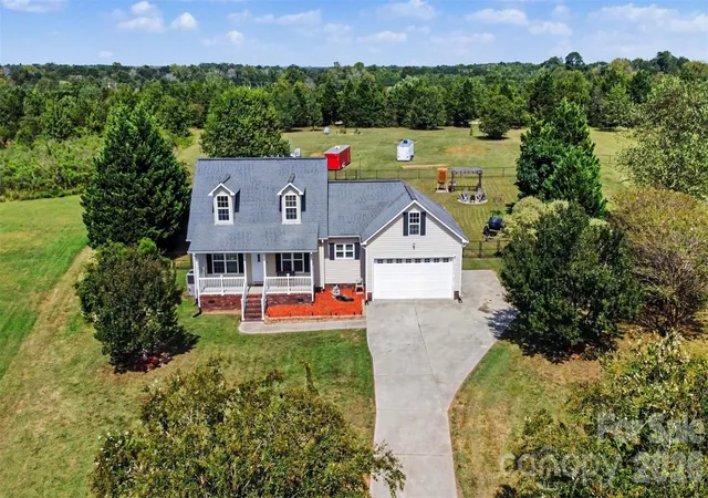 Photo 3 of Single family home for sale at 520 White Dove Ct, Rock Hill, SC 29730 | MLS# 4423694 | Listing updated on 2026-09-21