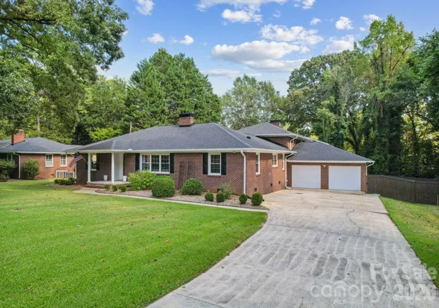 Photo 3 of Single family home for sale at 1729 Lumpkin Cir, Rock Hill, SC 29732 | MLS# 4423697 | Listing updated on 2026-10-04