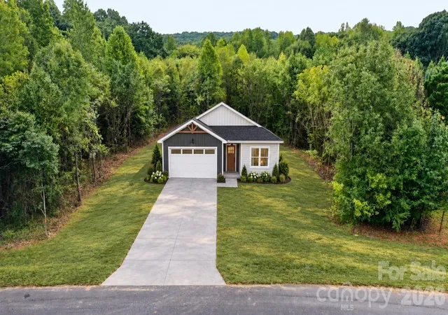 Photo 3 of Single family home for sale at 5720 Walker Way, Kings Mountain, NC 28086 | MLS# 4423699 | Listing updated on 2026-09-20