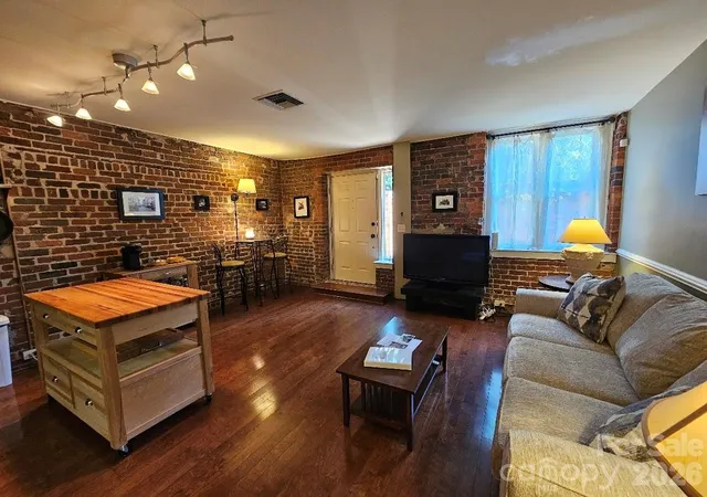 Photo 4 of Single family home for sale at 229 N Poplar St #3, Charlotte, NC 28202 | MLS# 4423707 | Listing updated on 2026-10-29