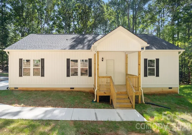 Photo 1 of Single family home for sale at 2820 Rock Chimney Cir, Lancaster, SC 29720 | MLS# 4423731 | Listing updated on 2026-10-06