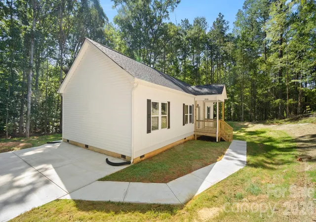 Photo 3 of Single family home for sale at 2820 Rock Chimney Cir, Lancaster, SC 29720 | MLS# 4423731 | Listing updated on 2026-10-06