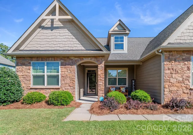 Photo 1 of Single family home for sale at 1310 Robinson Oaks Dr, Gastonia, NC 28054 | MLS# 4423733 | Listing updated on 2026-09-12