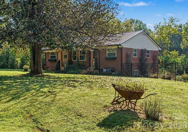 Photo 2 of Single family home for sale at 854 Victory Grv Church Rd, Lincolnton, NC 28092 | MLS# 4423753 | Listing updated on 2026-09-23