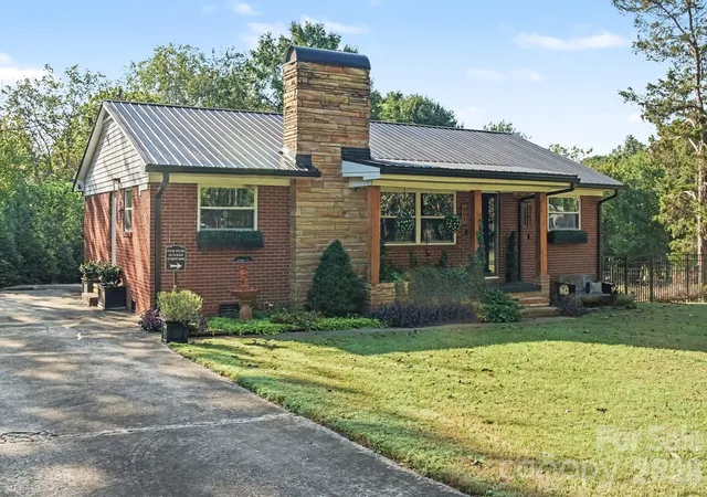 Photo 3 of Single family home for sale at 854 Victory Grv Church Rd, Lincolnton, NC 28092 | MLS# 4423753 | Listing updated on 2026-09-23