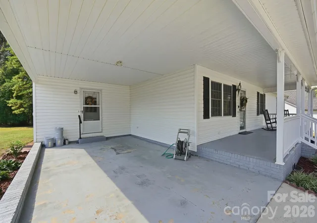 Photo 3 of Single family home for sale at 1037 Cross Crk Dr, Oakboro, NC 28129 | MLS# 4423754 | Listing updated on 2026-10-05