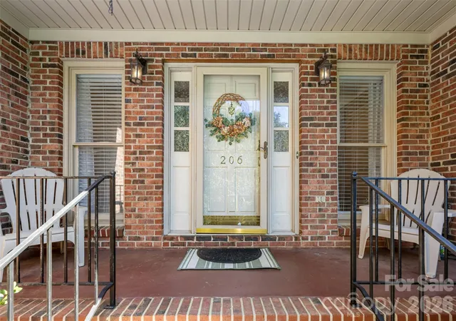 Photo 4 of Single family home for sale at 206 Woodridge Dr, Belmont, NC 28012 | MLS# 4423784 | Listing updated on 2026-09-19