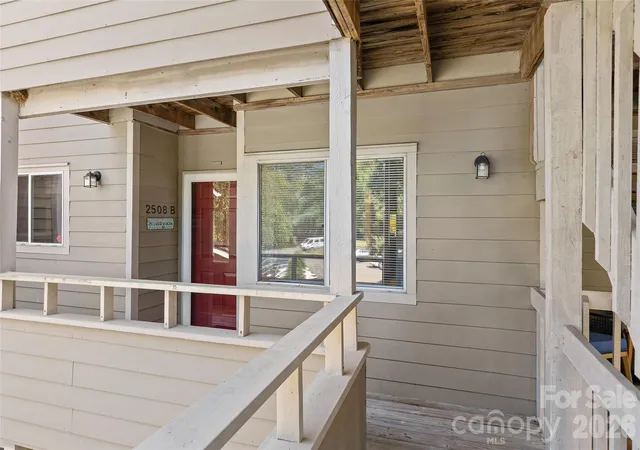 Listing Photo 4 - Condo for sale in building located at 2508 Stradbrook Dr, Charlotte, NC 28210 - Unit #B