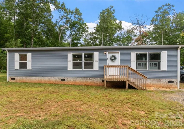 Photo 1 of Single family home for sale at 472 Laurel Hts Dr, Burnsville, NC 28714 | MLS# 4423803 | Listing updated on 2026-09-25