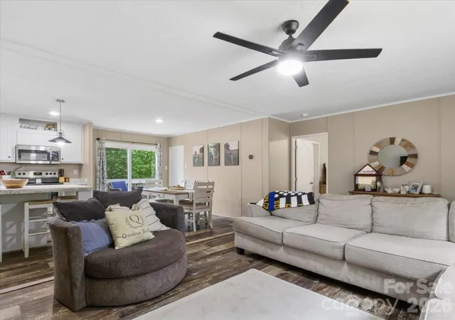 Photo 2 of Single family home for sale at 472 Laurel Hts Dr, Burnsville, NC 28714 | MLS# 4423803 | Listing updated on 2026-09-25
