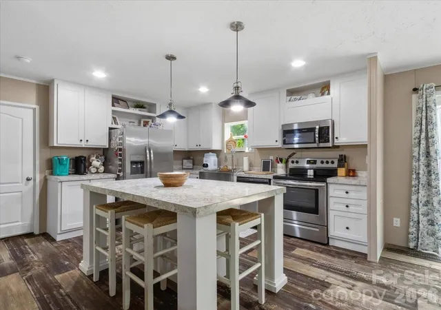 Photo 4 of Single family home for sale at 472 Laurel Hts Dr, Burnsville, NC 28714 | MLS# 4423803 | Listing updated on 2026-09-25