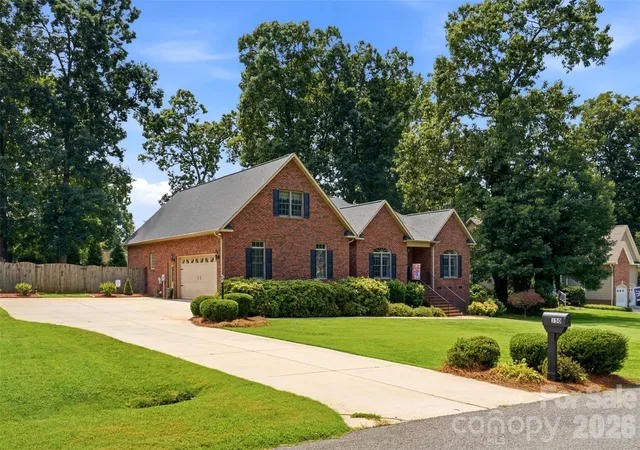 Photo 2 of Single family home for sale at 150 Saddlewood Ln, Statesville, NC 28625 | MLS# 4423804 | Listing updated on 2026-09-18