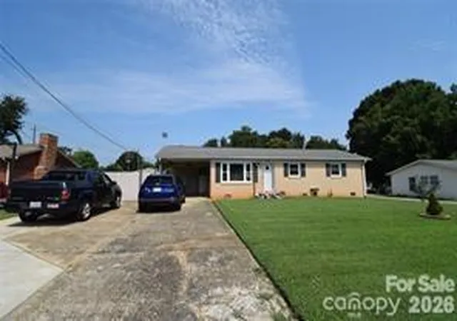 Photo 2 of Single family home for sale at 902 Carmel Dr, Gastonia, NC 28056 | MLS# 4423818 | Listing updated on 2026-10-06