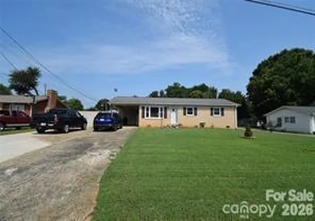 Photo 3 of Single family home for sale at 902 Carmel Dr, Gastonia, NC 28056 | MLS# 4423818 | Listing updated on 2026-10-06