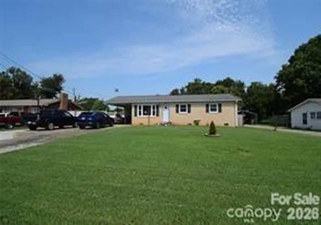 Photo 3 of Single family home for sale at 902 Carmel Dr, Gastonia, NC 28056 | MLS# 4423818 | Listing updated on 2026-10-06