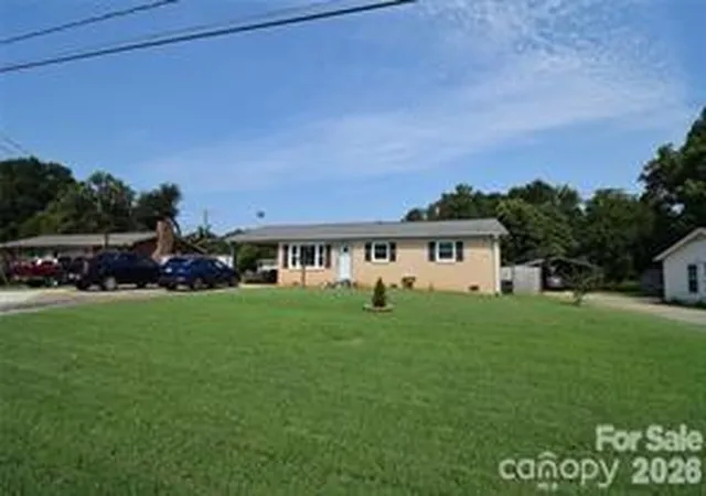 Photo 4 of Single family home for sale at 902 Carmel Dr, Gastonia, NC 28056 | MLS# 4423818 | Listing updated on 2026-10-06