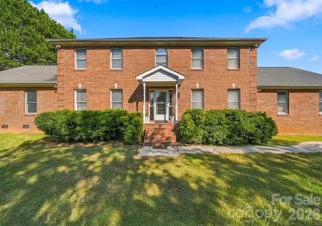 Photo 2 of Single family home for sale at 4131 Wandering Ln Ne, Hickory, NC 28601 | MLS# 4423823 | Listing updated on 2026-09-12