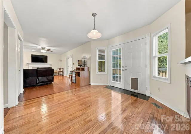 Photo 4 of Single family home for sale at 4131 Wandering Ln NE, Hickory, NC 28601 | MLS# 4423823 | Listing updated on 2026-09-12