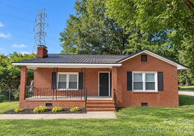 Photo 1 of Single family home for sale at 711 W Rice St, Landis, NC 28088 | MLS# 4423850 | Listing updated on 2026-09-12