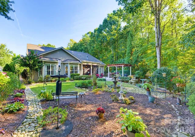 Photo 3 of Single family home for sale at 3307 Collaroy Rd, Waxhaw, NC 28173 | MLS# 4423855 | Listing updated on 2026-10-01
