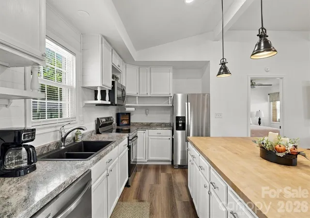 Photo 3 of Single family home for sale at 3034 Heffner Pl, Hudson, NC 28638 | MLS# 4423856 | Listing updated on 2026-09-30