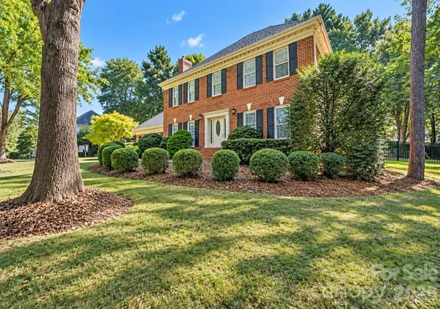 Photo 2 of Single family home for sale at 591 19th Avenue Ln NW, Hickory, NC 28601 | MLS# 4423857 | Listing updated on 2026-09-12