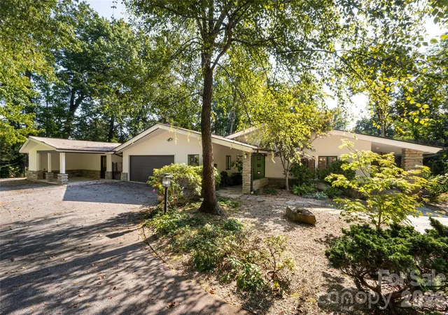 Photo 3 of Single family home for sale at 6 Deerfield Rd, Asheville, NC 28803 | MLS# 4423858 | Listing updated on 2026-09-27