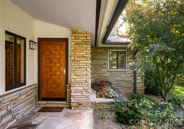 Photo 3 of Single family home for sale at 6 Deerfield Rd, Asheville, NC 28803 | MLS# 4423858 | Listing updated on 2026-09-27