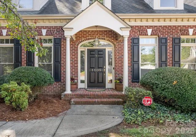 Photo 2 of Single family home for sale at 1105 Randolph Oaks Ct, Charlotte, NC 28211 | MLS# 4423883 | Listing updated on 2026-09-15