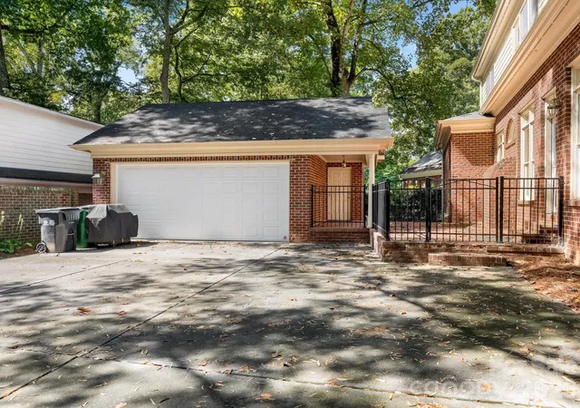 Photo 34 of Single family home for sale at 1105 Randolph Oaks Ct, Charlotte, NC 28211 | MLS# 4423883 | Listing updated on 2026-09-15