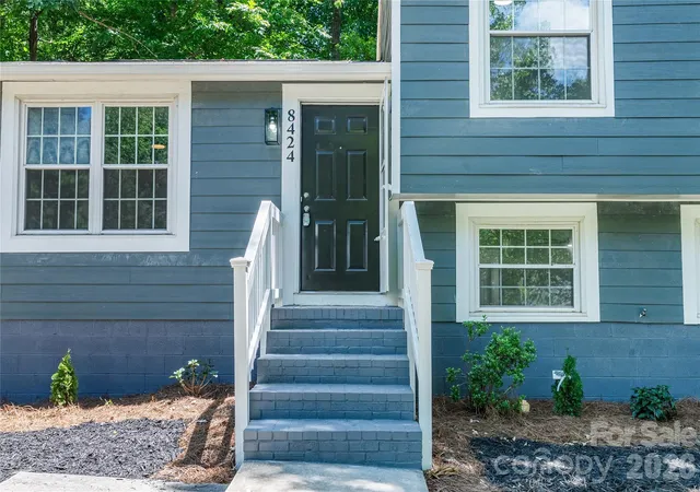 Photo 2 of Single family home for sale at 8424 Othello Pl, Charlotte, NC 28227 | MLS# 4423888 | Listing updated on 2026-09-12