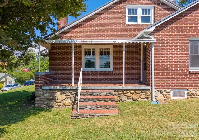 Photo 2 of Single family home for sale at 314 Trammell Ave, Canton, NC 28716 | MLS# 4423892 | Listing updated on 2026-10-23