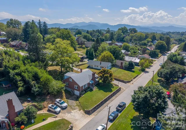Photo 4 of Single family home for sale at 314 Trammell Ave, Canton, NC 28716 | MLS# 4423892 | Listing updated on 2026-09-22